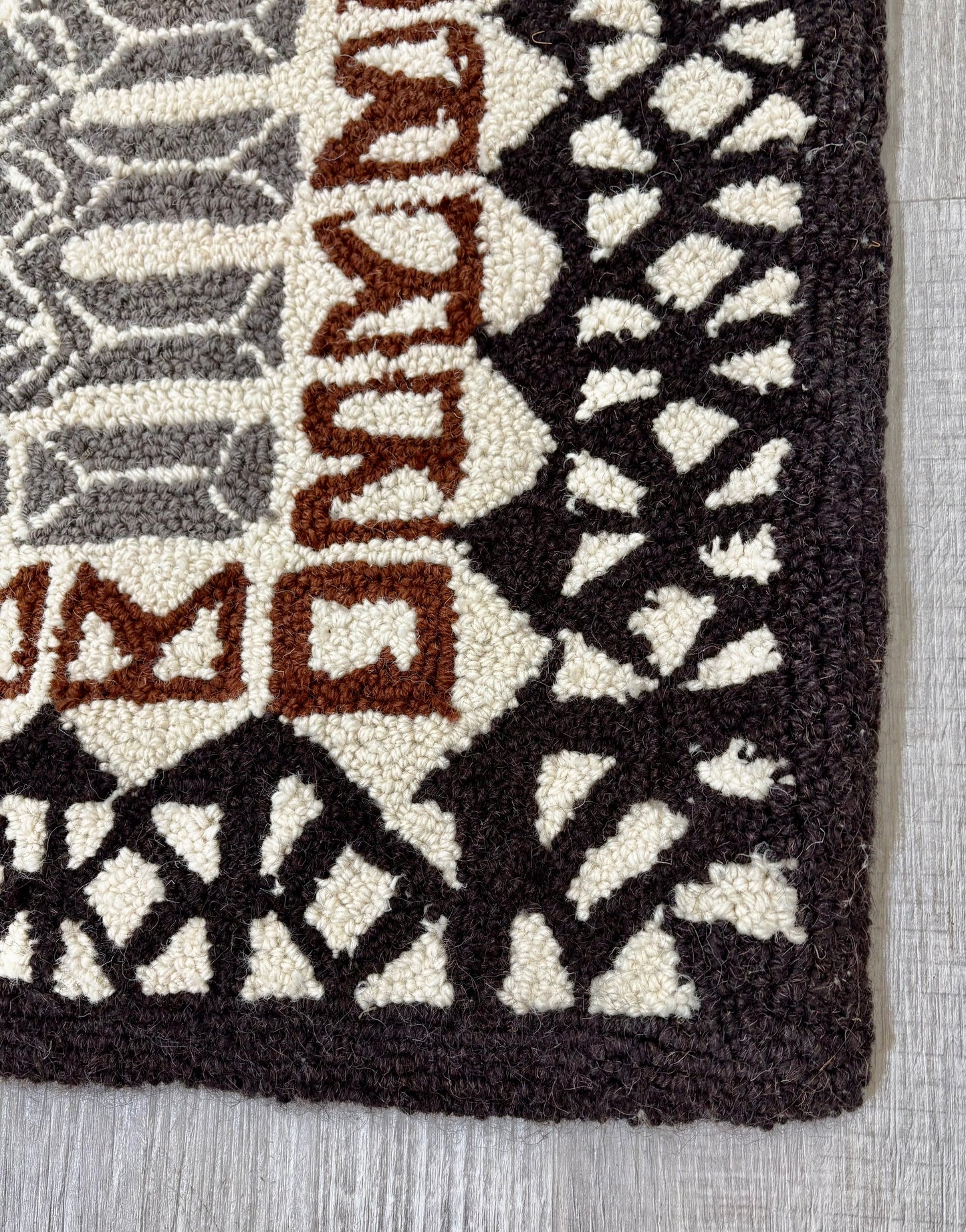 Hooked rug in Geometric Pattern