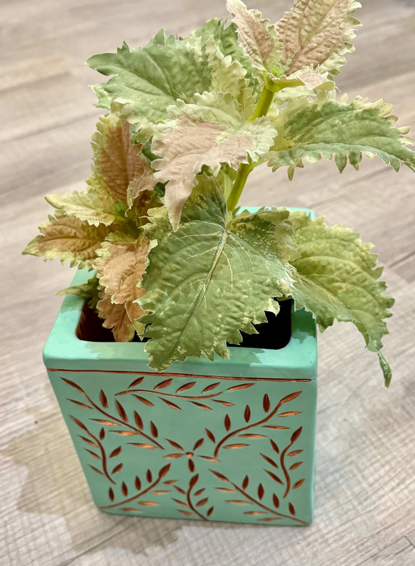 Tile Terra Cotta Distressed Leaf Planter