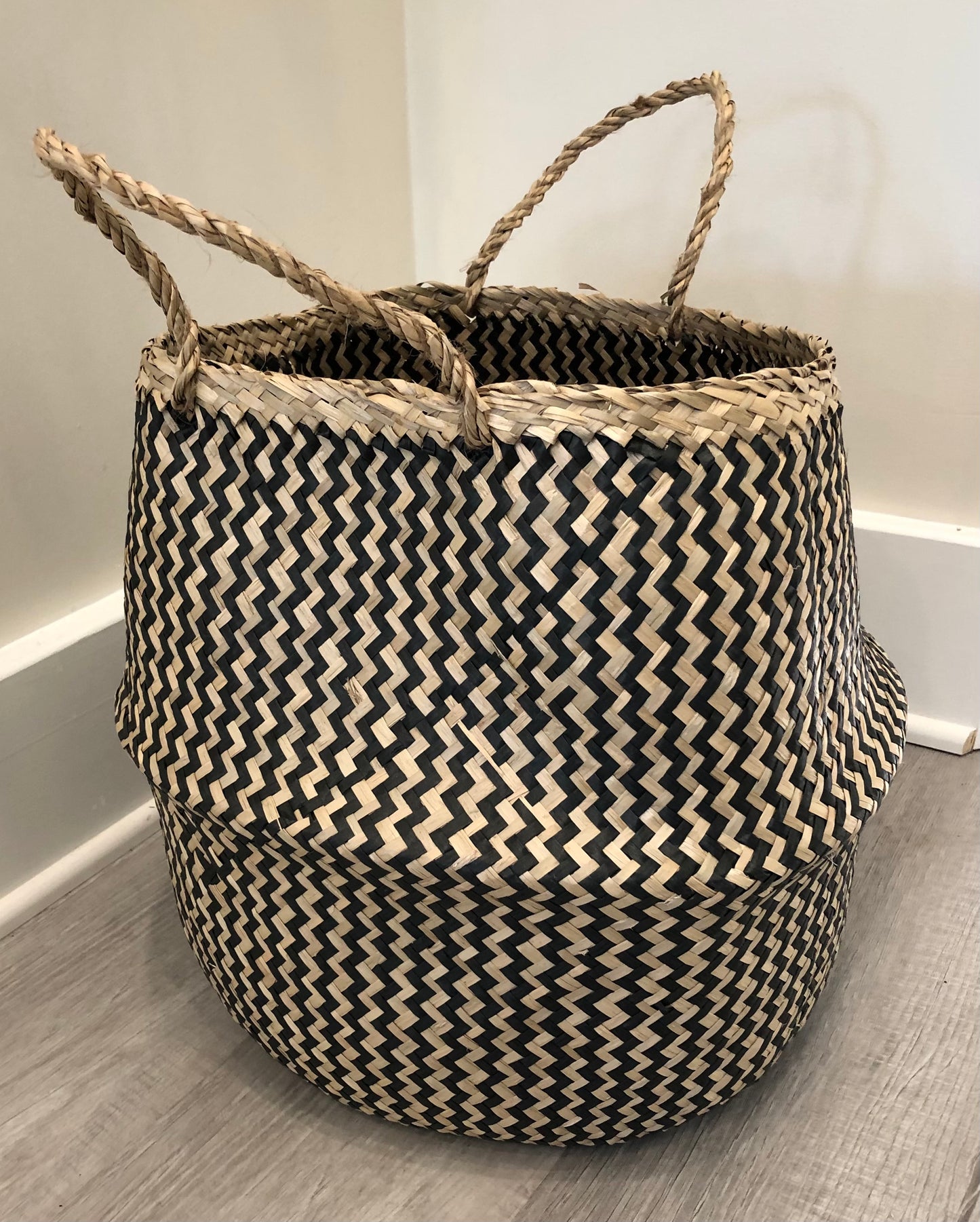 Belly Basket/Black and Natural