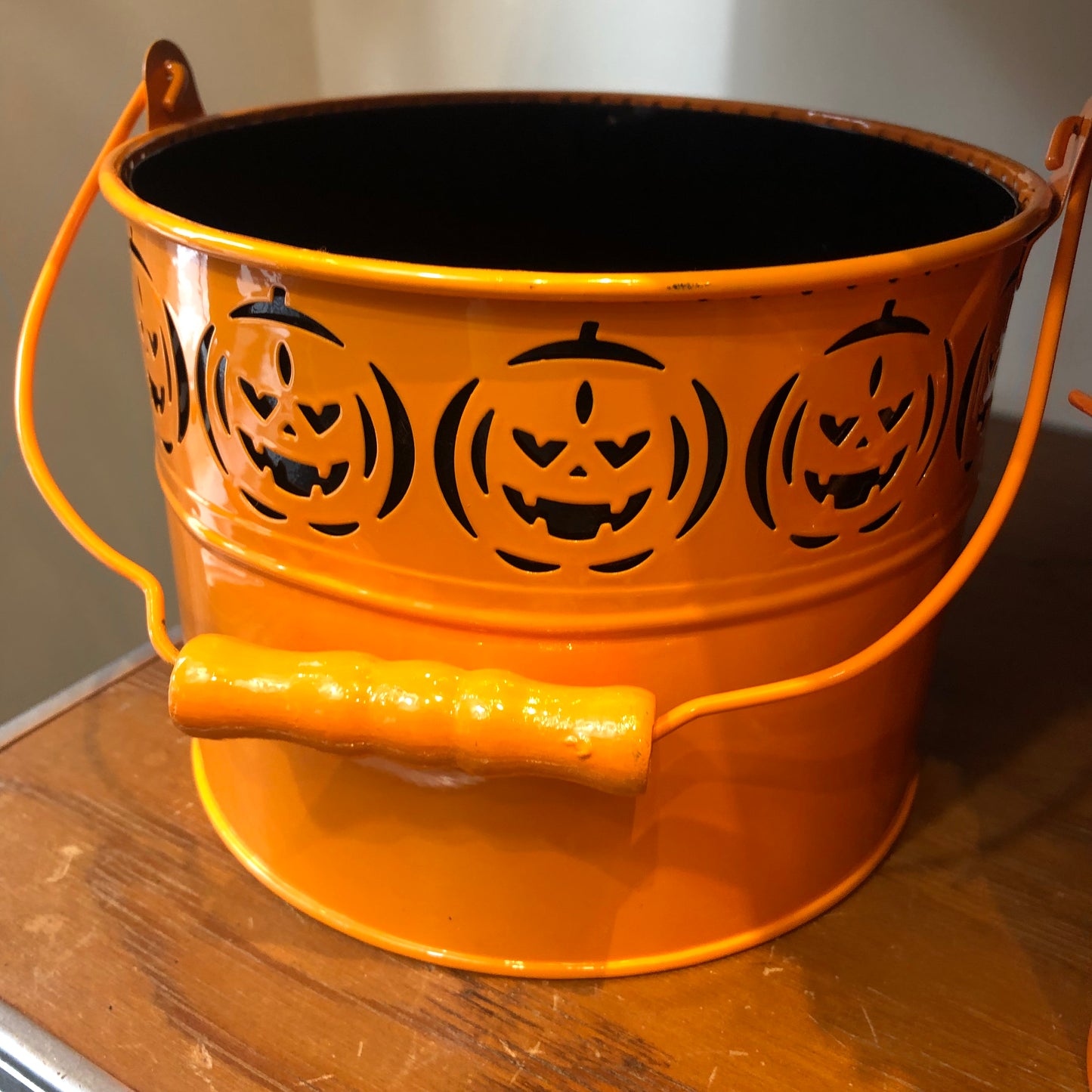 Pail/Bright orange trick or treat pail 7.25" x 5" x 6" high