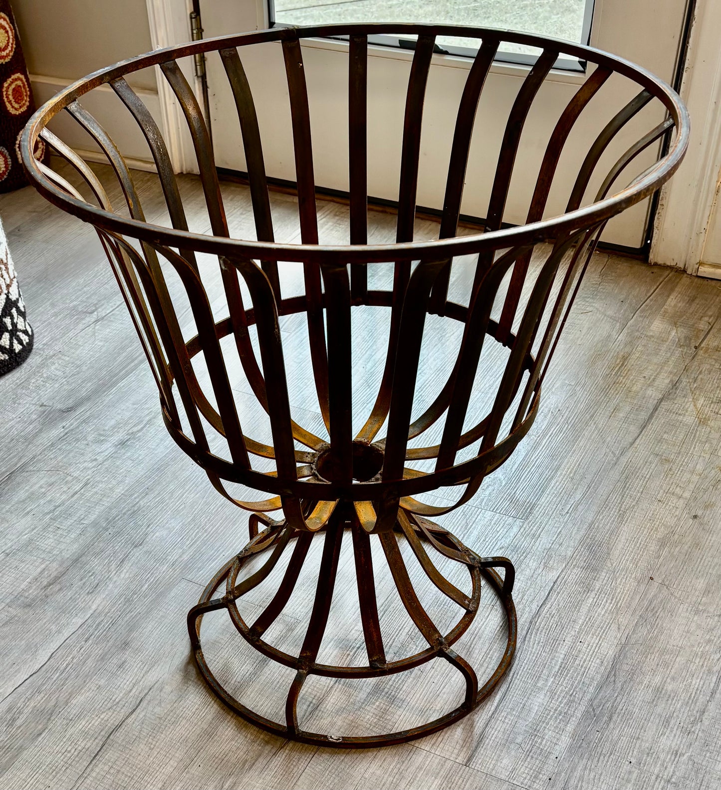 Wide Strap Urn