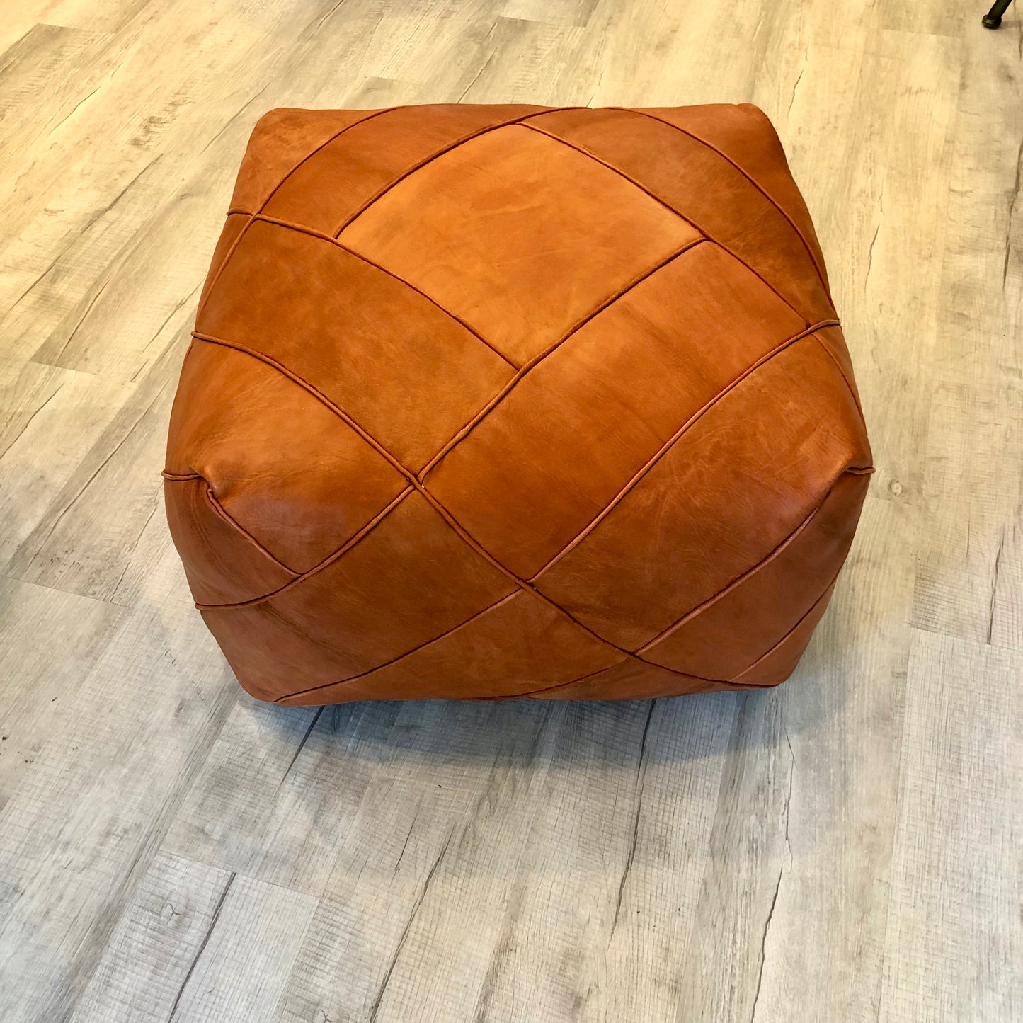 Pouf, Leather